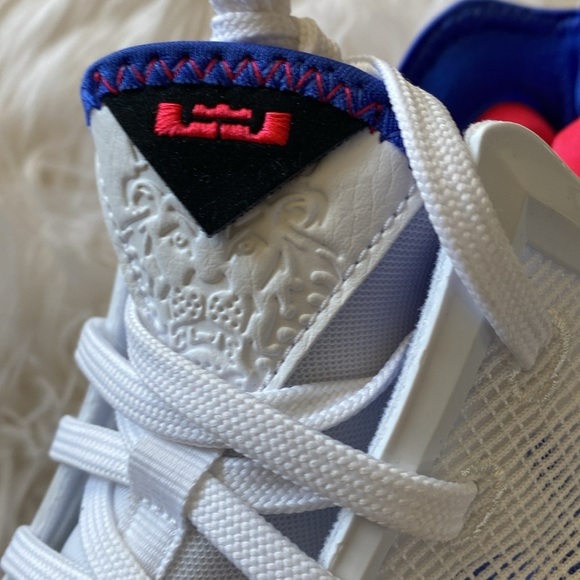 SALE!! 🎁 NIKE LEBRON 19 Low basketball Men 10 - Picture 13 of 16